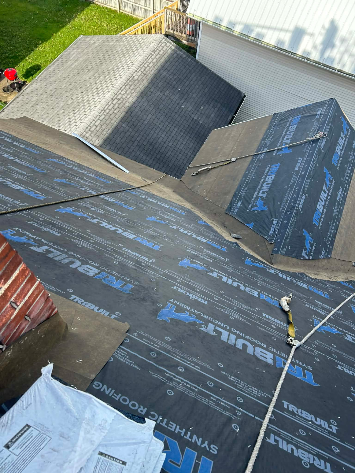 Roof deck prepared with synthetic underlayment before membrane